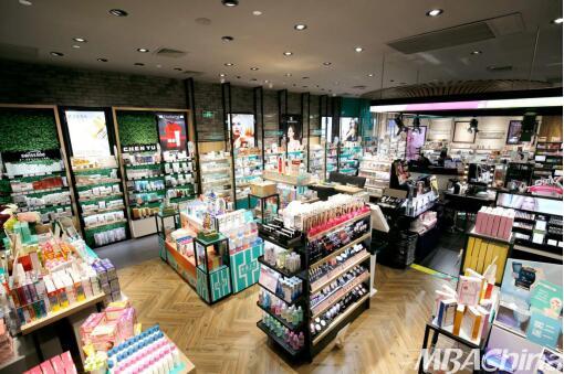 强大的内在力量让美丽绽放精妆联华国际多品牌化妆品连锁店令你魅力加分