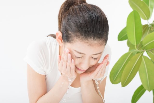 护肤教学美容专家传授圣诞约会前肌肤急救法！从日常洗脸、敷面膜至搽面霜入手！