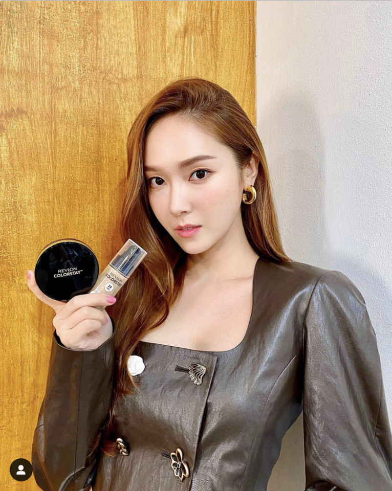 同样都是补妆照！Jessica狂吸2.7万赞力压韩艺瑟