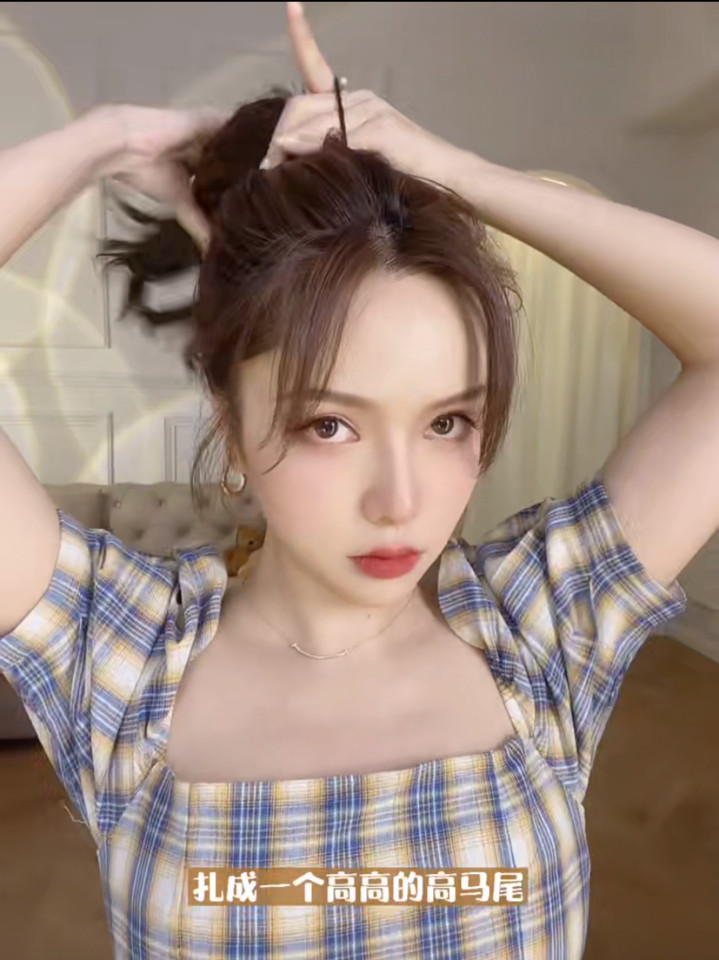 低马尾包头好时髦！上班也能1分钟绑好的巨美发型