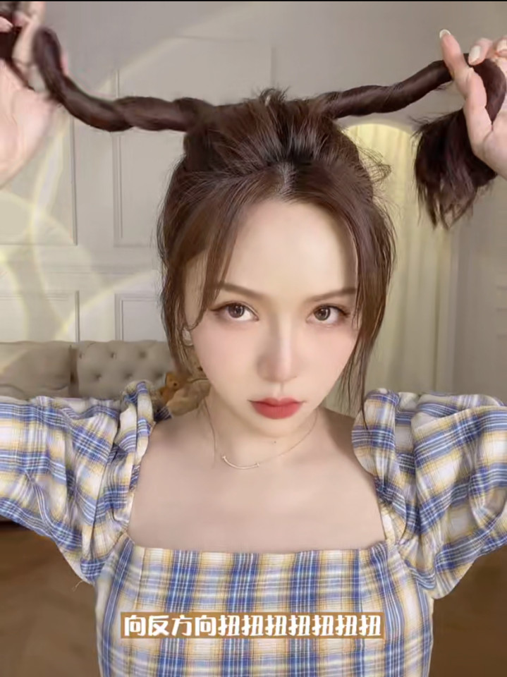 低马尾包头好时髦！上班也能1分钟绑好的巨美发型